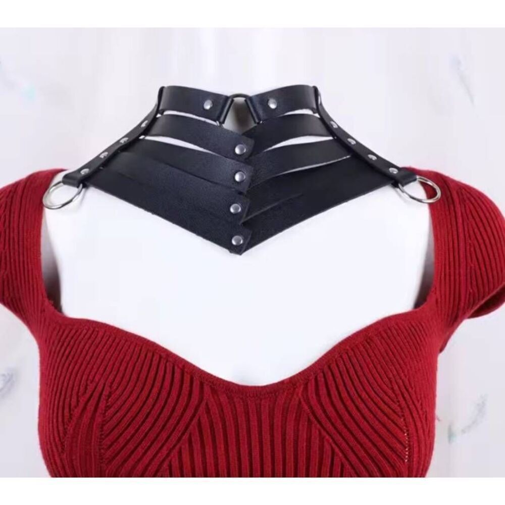 NWOT Gothic Neck Harness Structured Collar